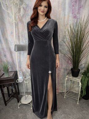 📌Reggio Understated Elegance That Never Goes Out of Style Velvet Formal Dress